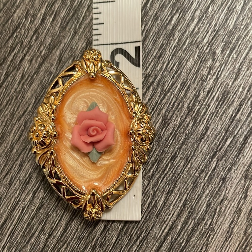 Victoria Rose Pin - Picture 4 of 7